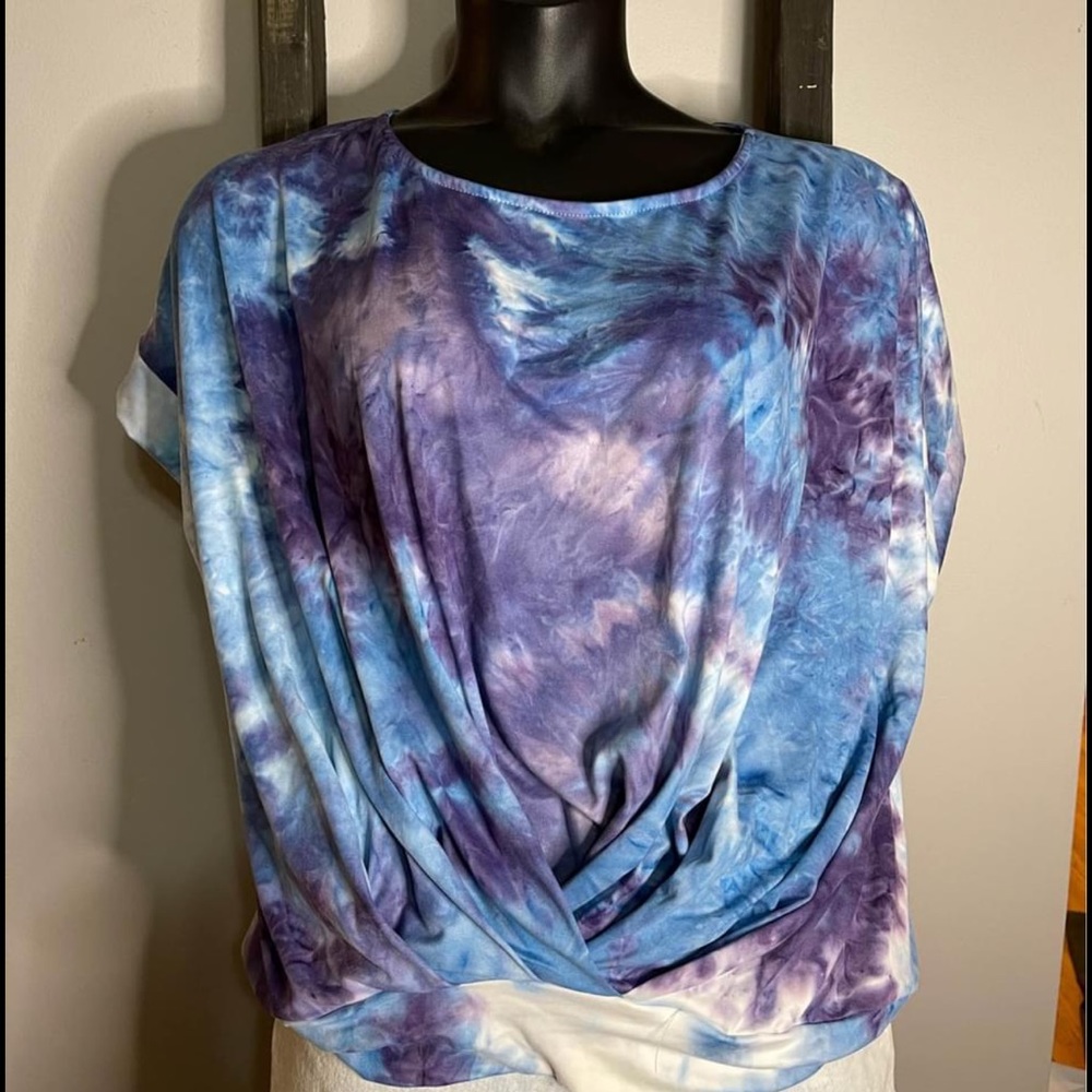 White birch tie-dye top with twist detail